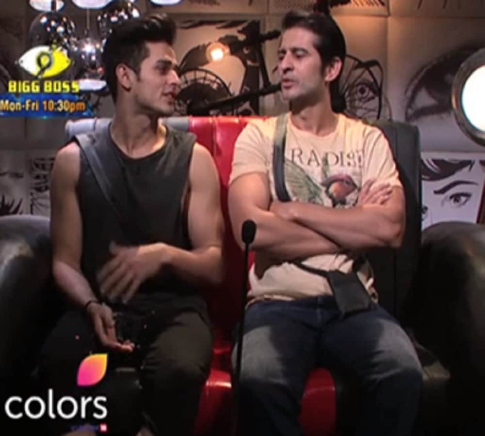 bigg boss 11 puneesh sharma will convenience to hina to save himself