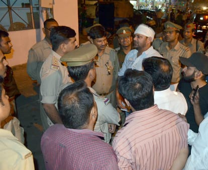 ruckus on eve teasing in a hukka bar in Lucknow.