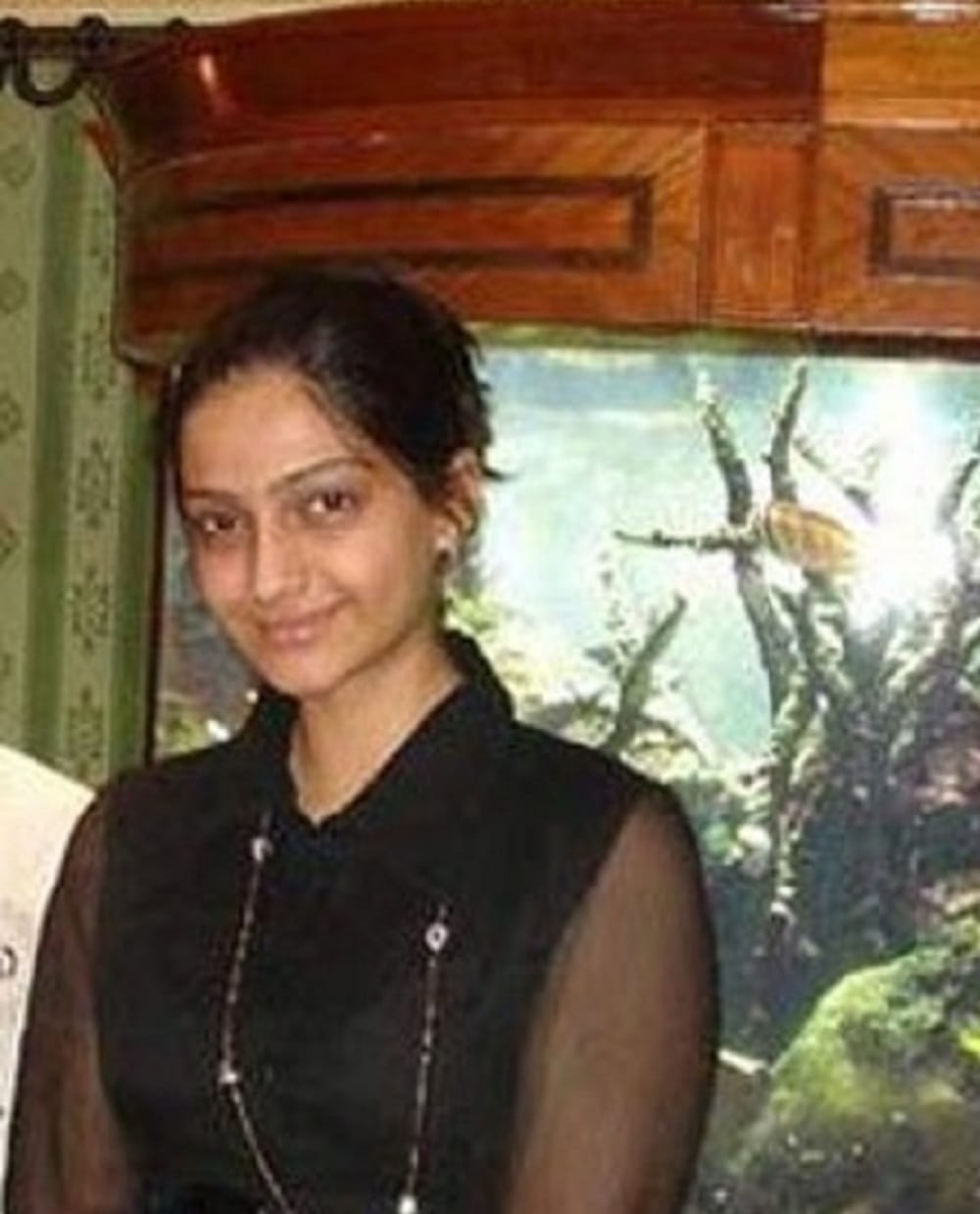 These bollywood actresses without makeup can horrify you