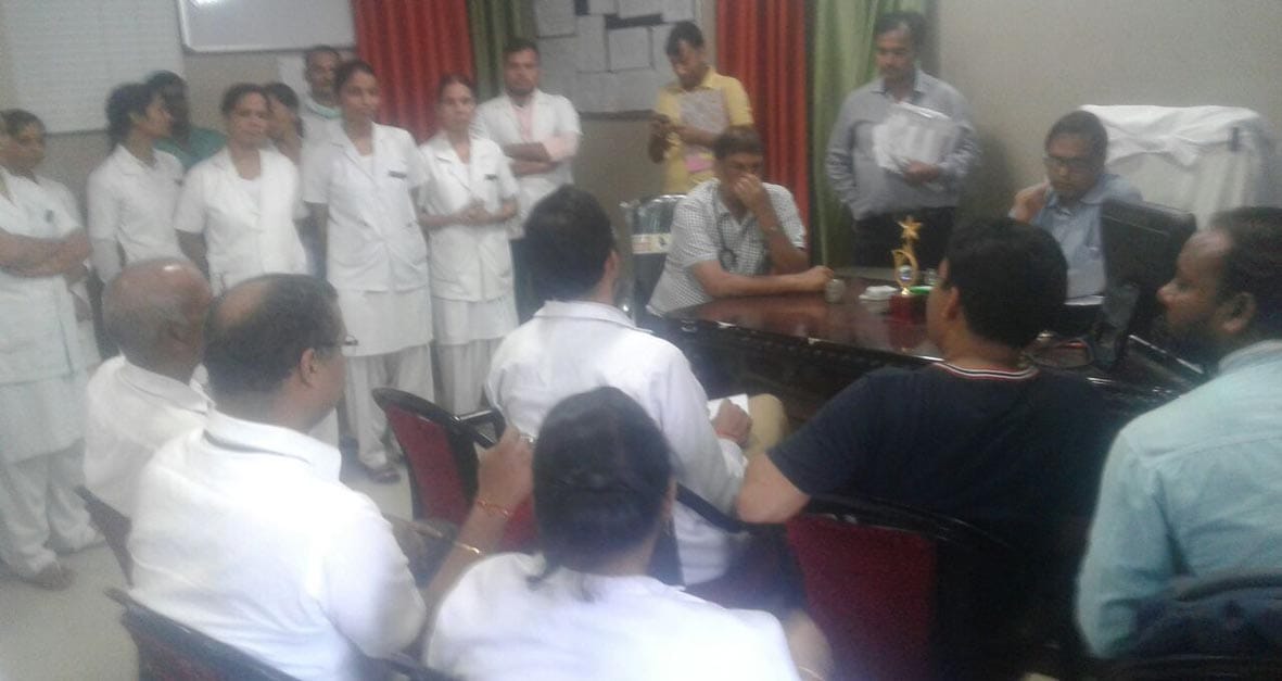 patient family members misbehave with nurse in varanasi hospital