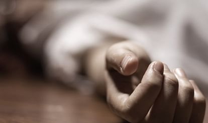 Uttarakhand: पेड़ से लटका मिला प्रेमी युगल का शव, लड़के ने प्रेमिका के भाई को फोन कर कही थी ये आखिरी बात प्रतीकात्मक तस्वीर