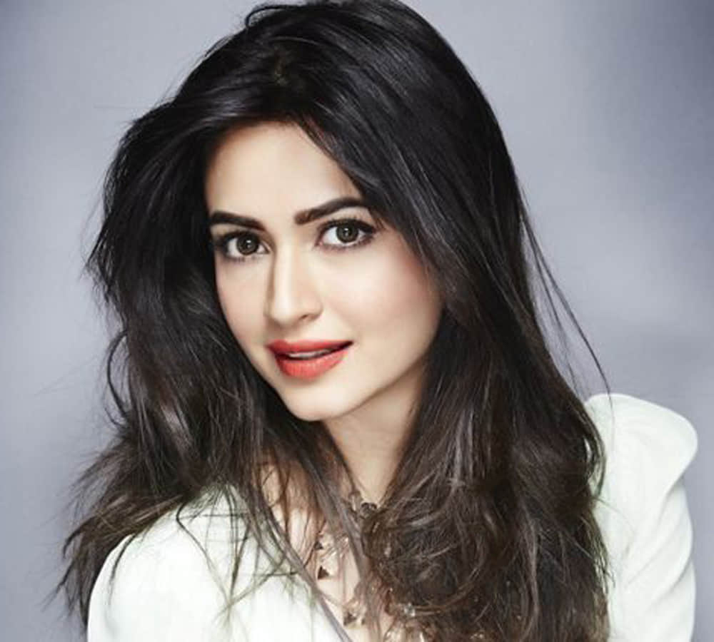 kriti kharbanda Wants To SLAP Hina Khan For Her 'BULGING' Comment On South Heroines