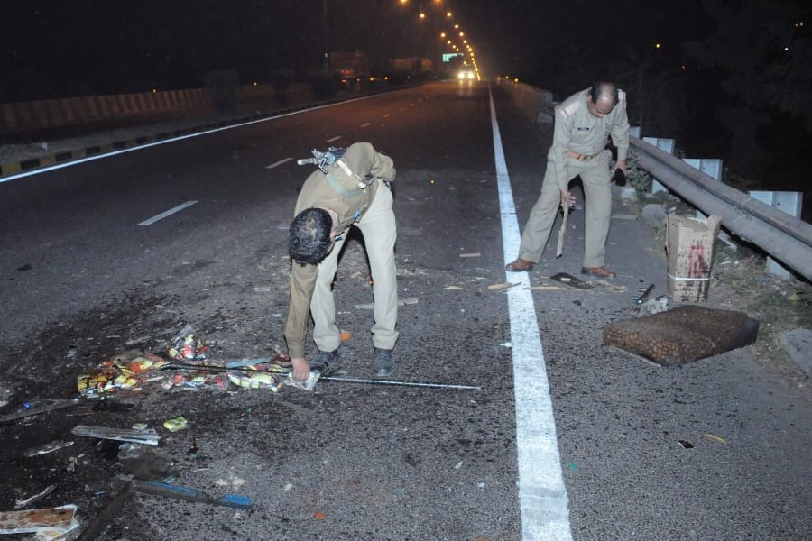 pics of accident on shaheed path in Lucknow.