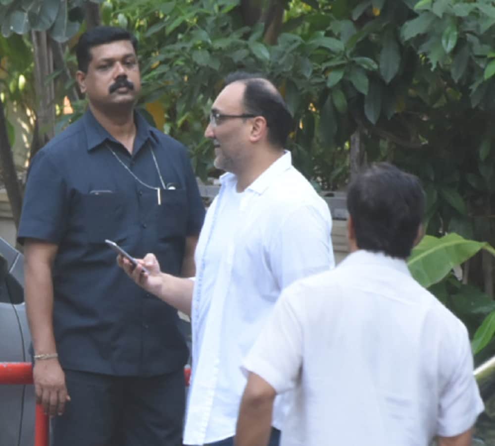 rani mukherji attends Prayer Meet For Beloved Grandfather with adira 