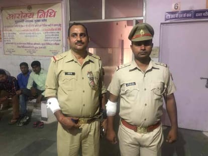 car loot in agra two robbers arrested