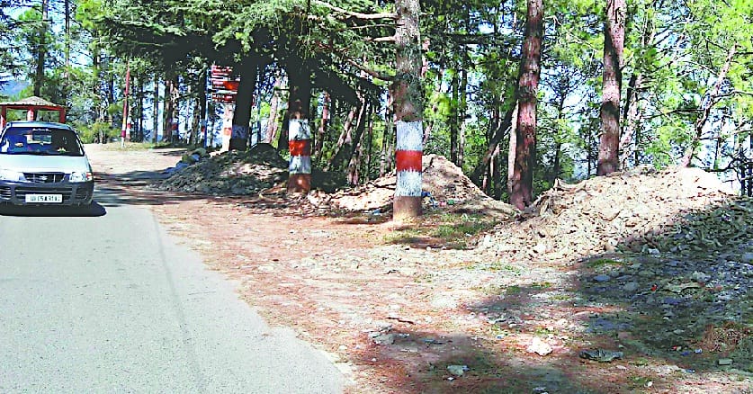 Chandak road then cuts the soil, debris