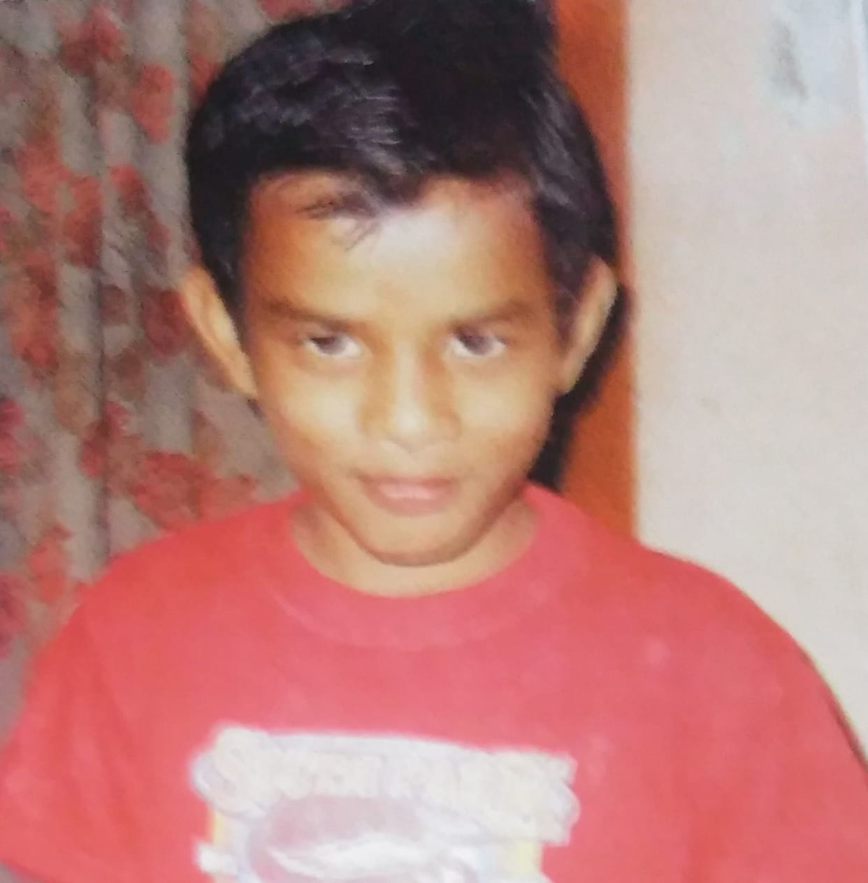 child kidnipping from the gate of the house