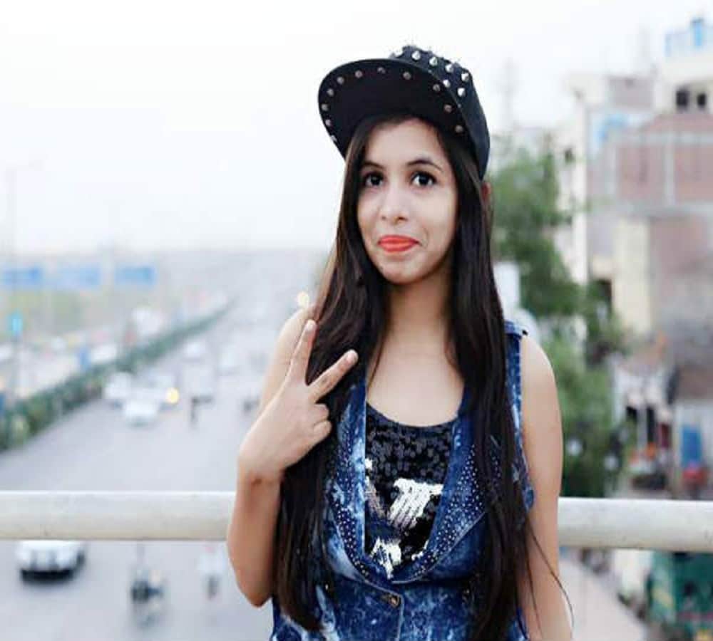 does dhinchak pooja falls in love with luv tyagi? 