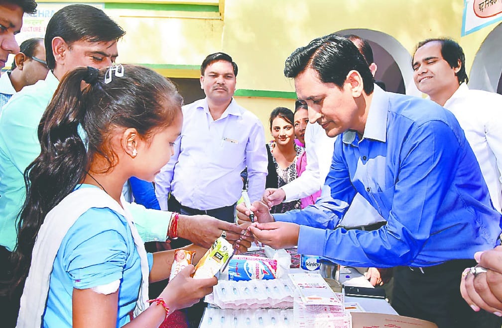 IAS deepak rawat teach students in haridwar school