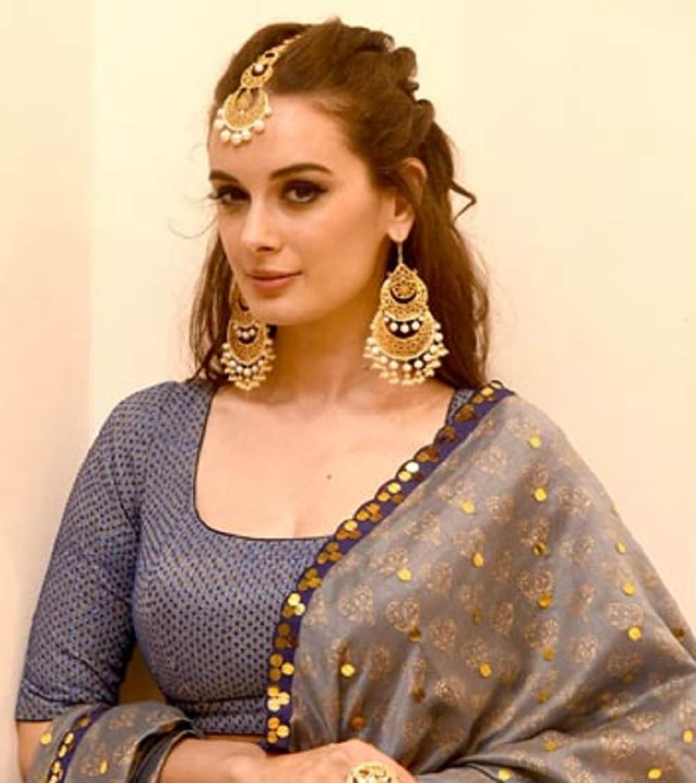 Gorgeous Evelyn Sharma Walks the Ramp For Sukriti And Akriti At IBFW Goa 2017