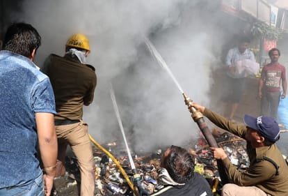 fire after to short circuit in shoes shop paltan bazar dehradun