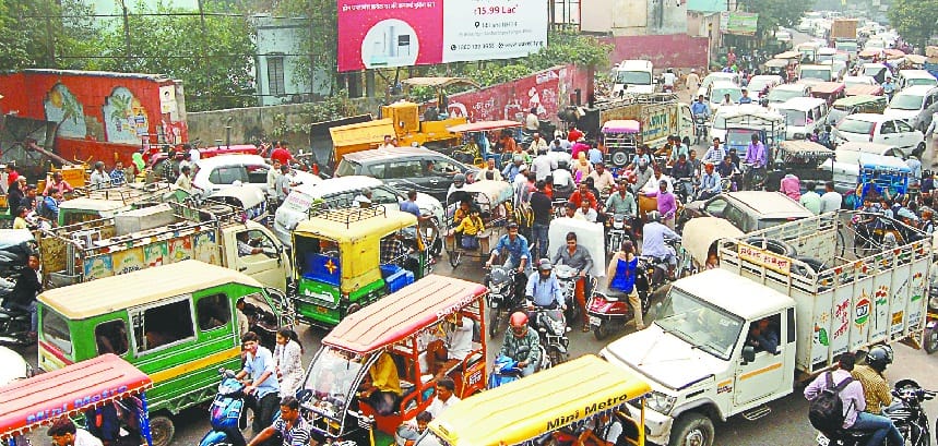 heavy vechicles resticted on garh road