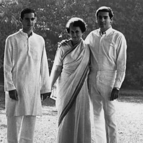 situation when 80 bottles blood donated to former PM Indira Gandhi