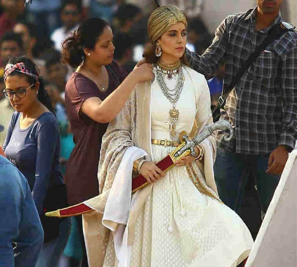 actress vidya balan walked out from meena kumari biopic film