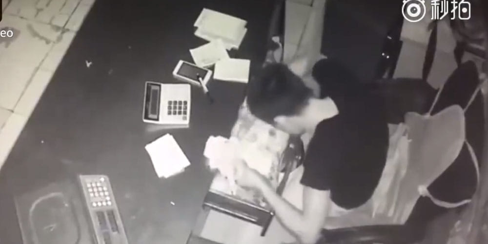 to avoid getting his clothes dirty, thief decides to get naked before theft