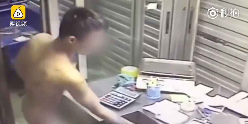 to avoid getting his clothes dirty, thief decides to get naked before theft