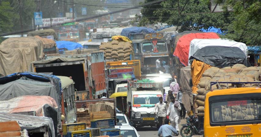 हाईवे से लेकर लिंक रोड पर घंटो लगा रहा जाम