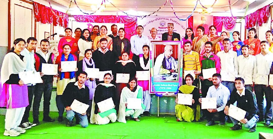 प्रश्नोत्तरी स्पर्धा में शिवा कॉलेज ऑफ एजुकेशन प्रथम