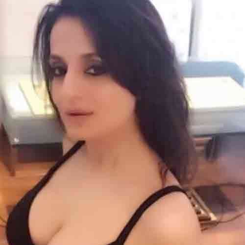 ameesha patel share a bold photo in instagram everyone feels shy
