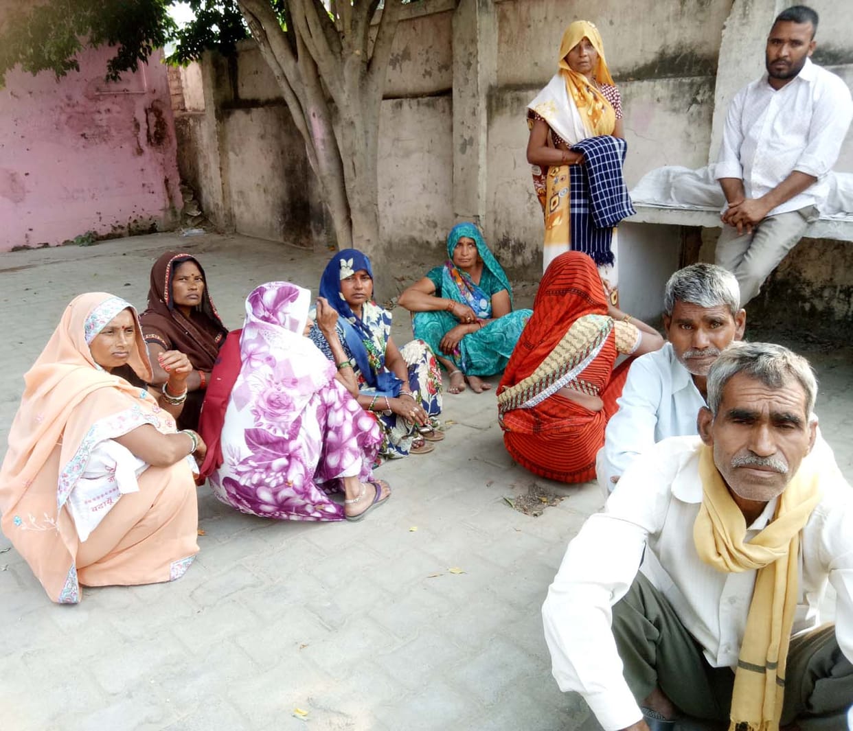 जिंदा होने की उम्मीद में घरवालों ने चिता से उठाया शव