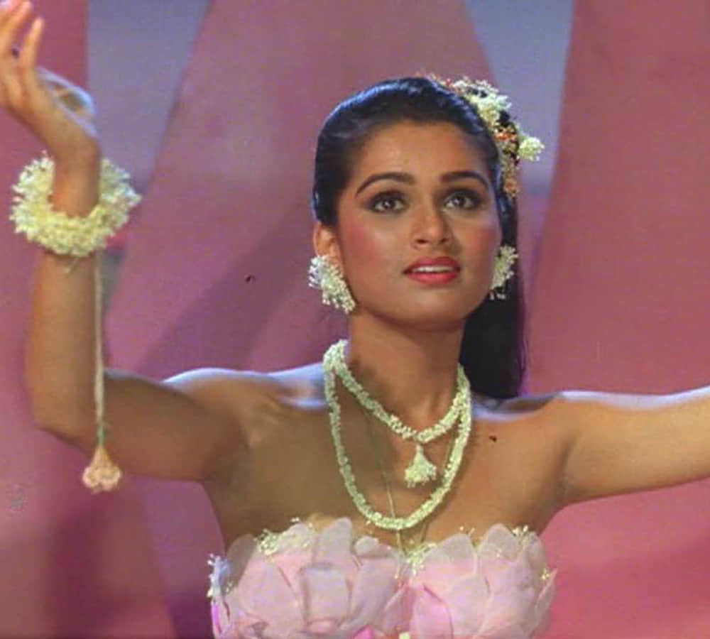 padmini kolhapure birthday when she shoot bold scene at age 15