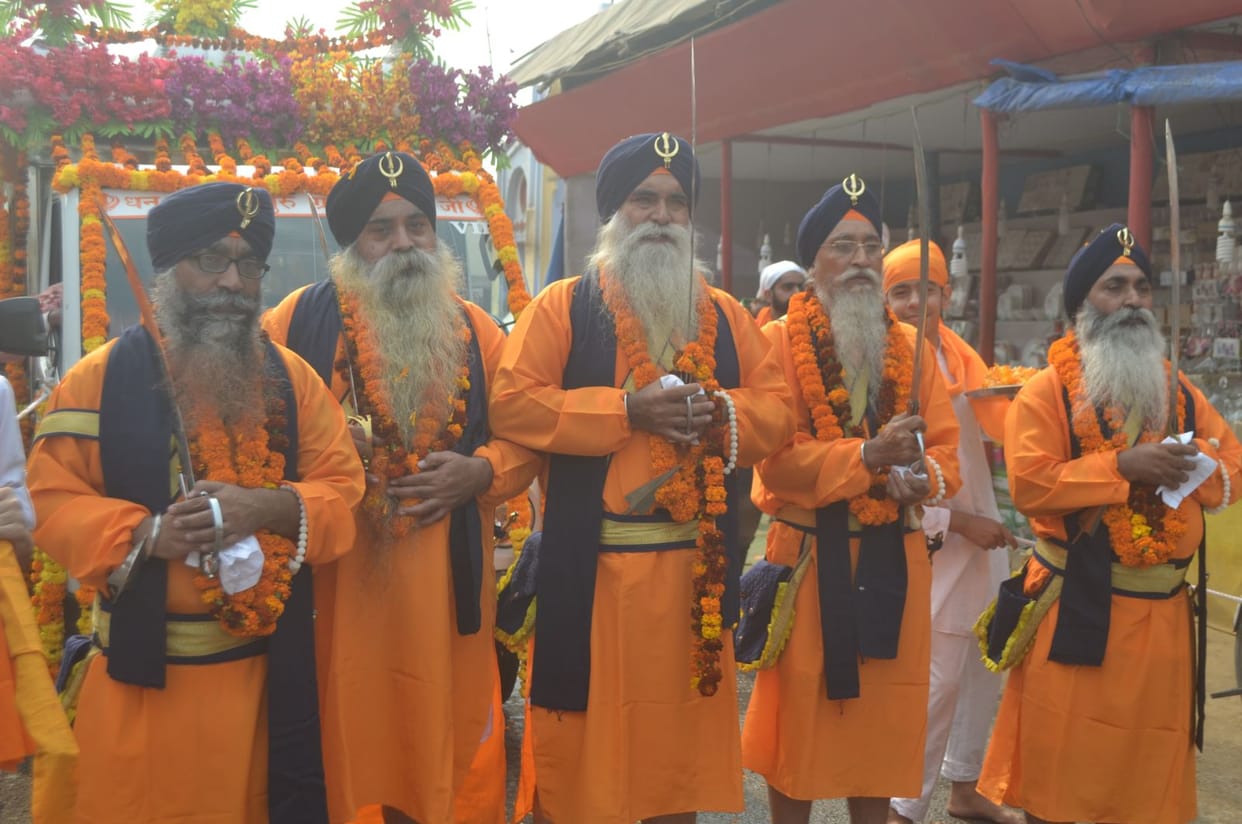 गुरुनानकदेव के प्रकाश पर्व के उपलक्ष्य में निकला नगर कीर्तन