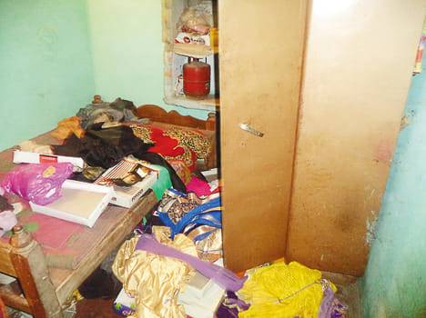 Breaking the lock of the house and stolen goods worth millions