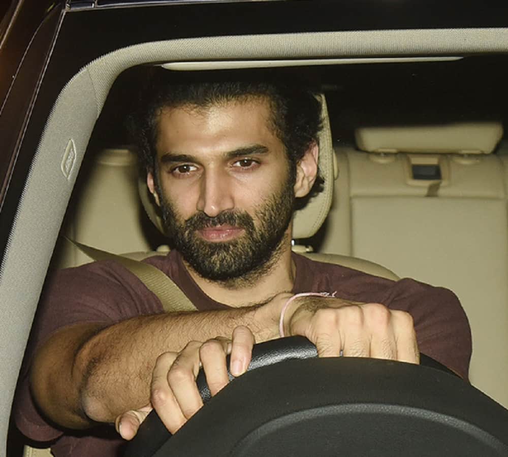 aditya roy kapoor speak over his relationship with diva dhawan on koffee with karan