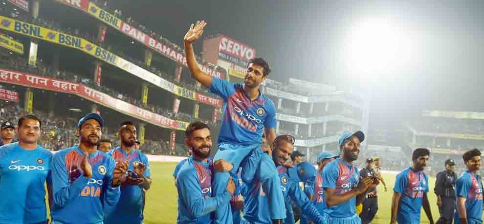 cricket player who announced his retirement in 2017