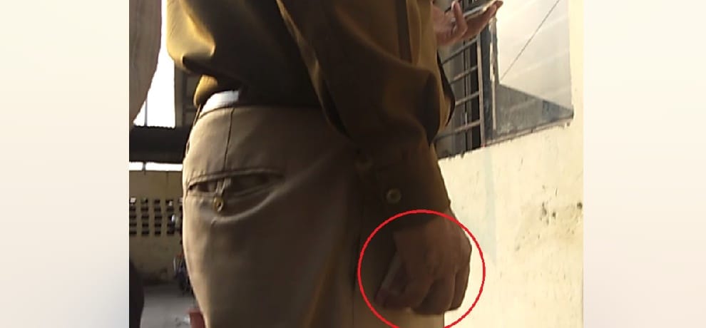 police station incharge accused of taking bribe, video viral on social media