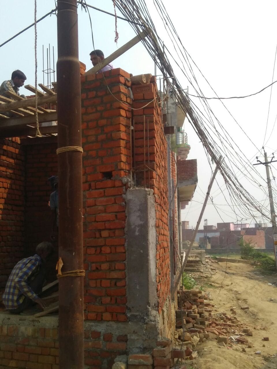 बिजली की चोरी से चलती मिली आटा चक्की