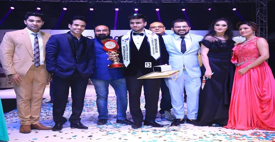 Delhi boy Gaurang Arora wins the Mr India Manhunt 2017 title Tusshar Kapoor gives the trophy 