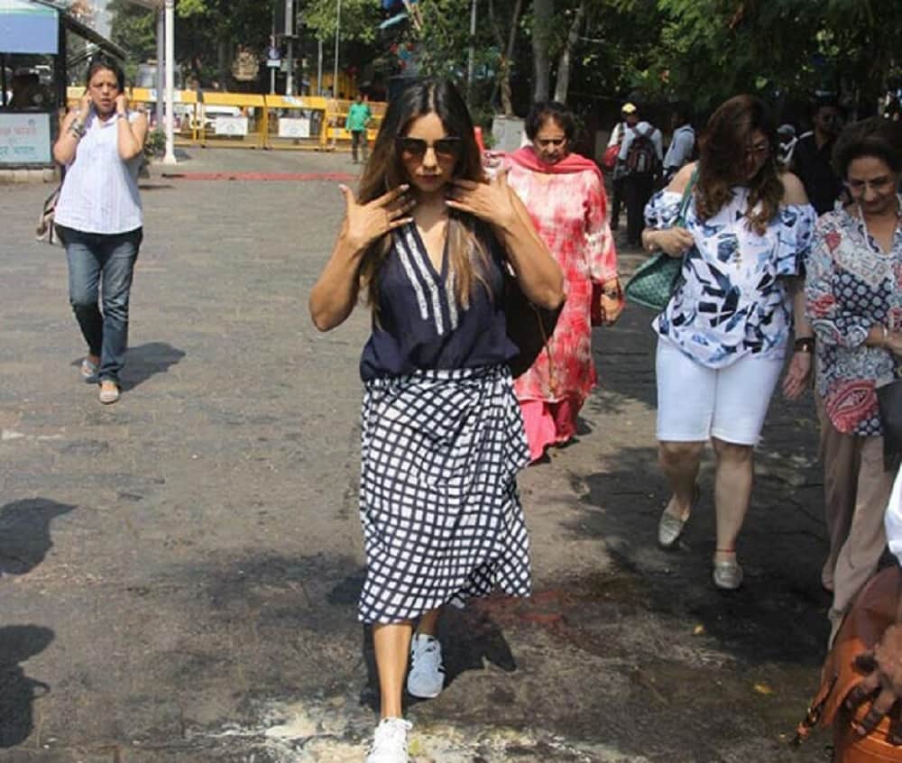 Gauri Khan leaves a day before for Alibaug for Shah Rukh Khan birthday bash 