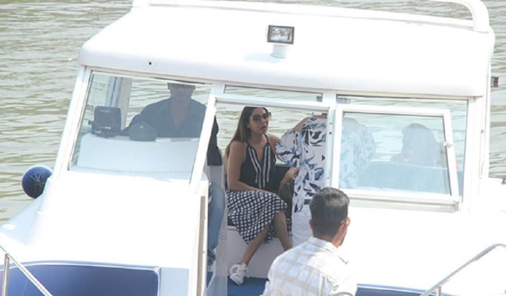 Gauri Khan leaves a day before for Alibaug for Shah Rukh Khan birthday bash 