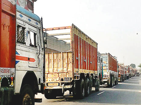 Report on four including the partner couple in illegal mining