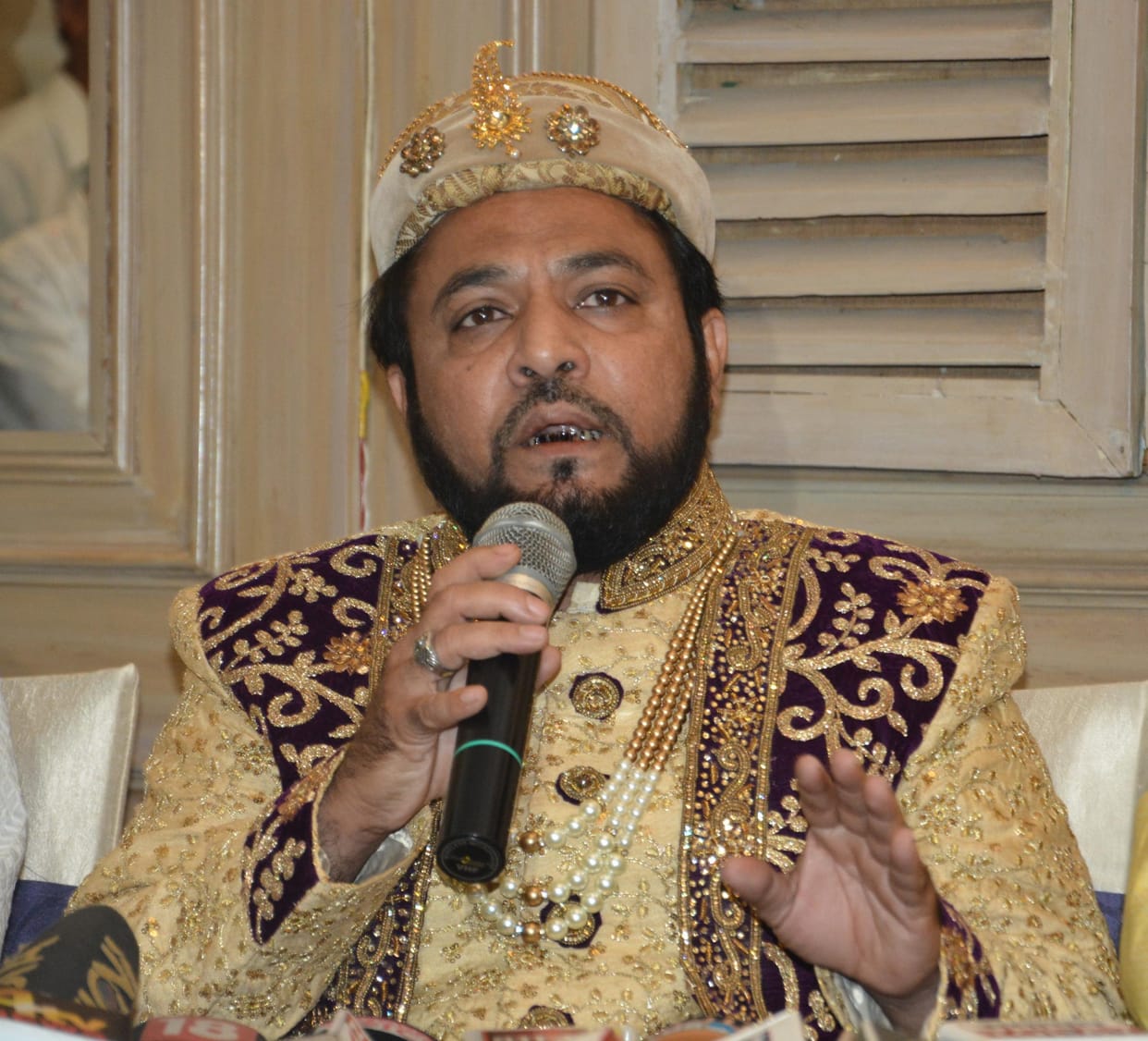 shia don't have claim on babri says heir of mughal dynasty