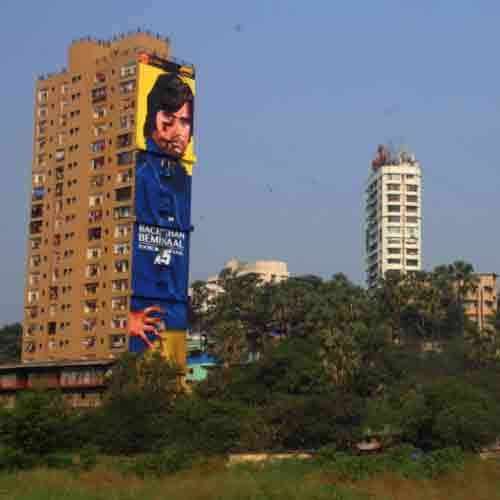 fans give deewaar as 75 birthday gift to amitabh bachchan