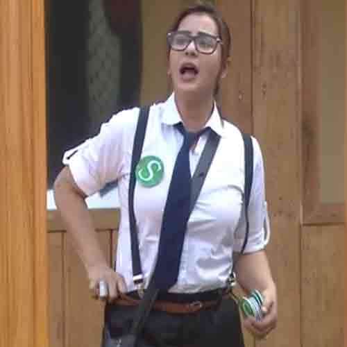 bigg boss 11 vikas gupta blackmail shilpa shinde by using a name of a person