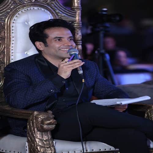 Delhi boy Gaurang Arora wins the Mr India Manhunt 2017 title Tusshar Kapoor gives the trophy 