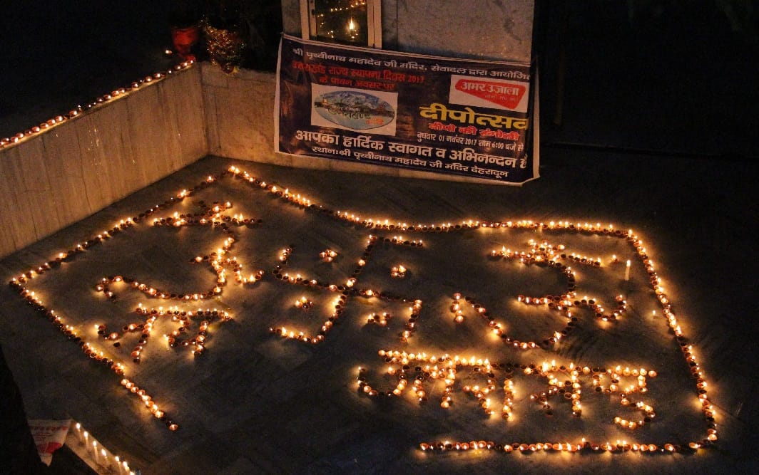 tribute to rajya andolankari by light lamps in uttarakhand uday 2017