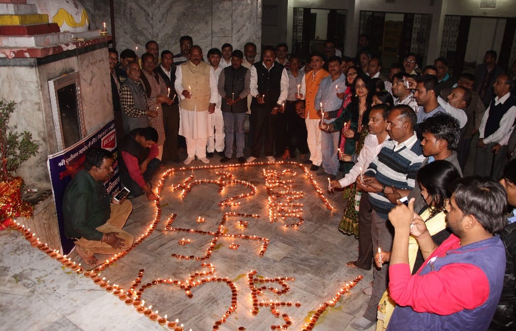 tribute to rajya andolankari by light lamps in uttarakhand uday 2017