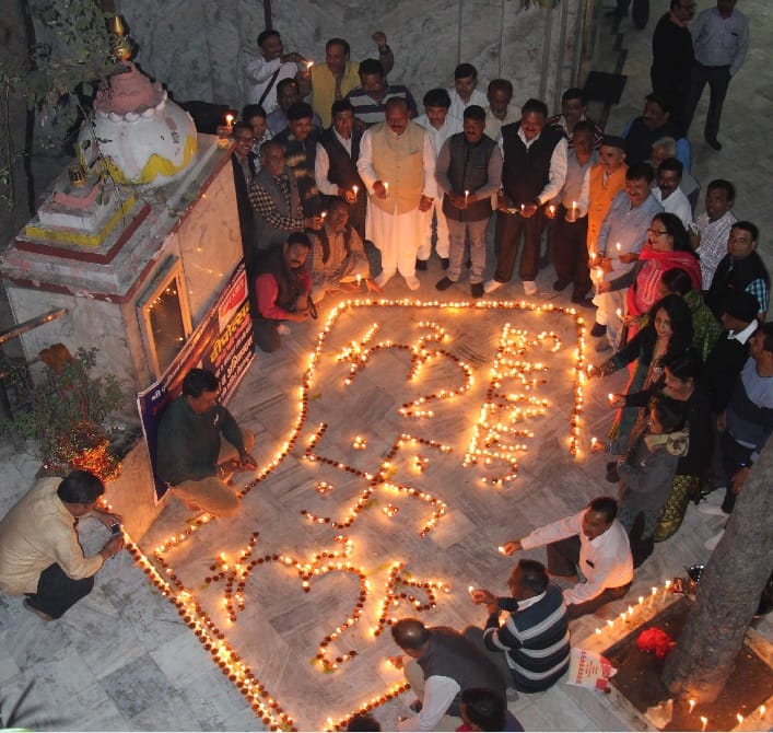 tribute to rajya andolankari by light lamps in uttarakhand uday 2017