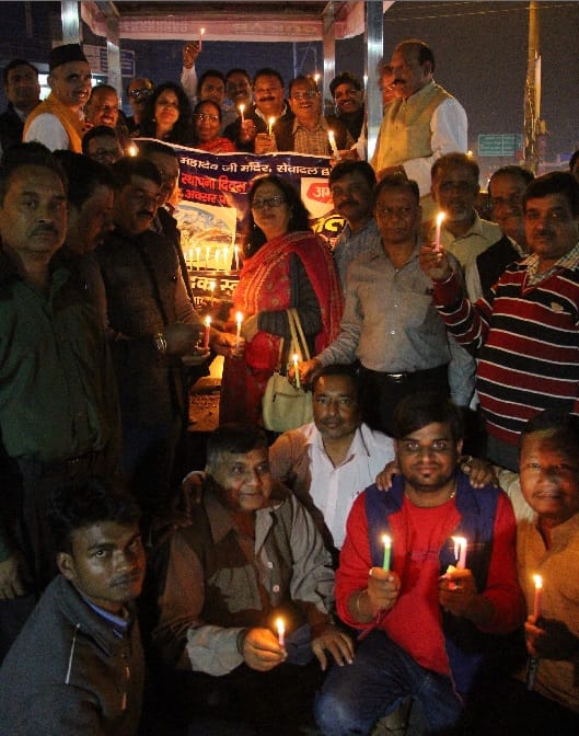 tribute to rajya andolankari by light lamps in uttarakhand uday 2017