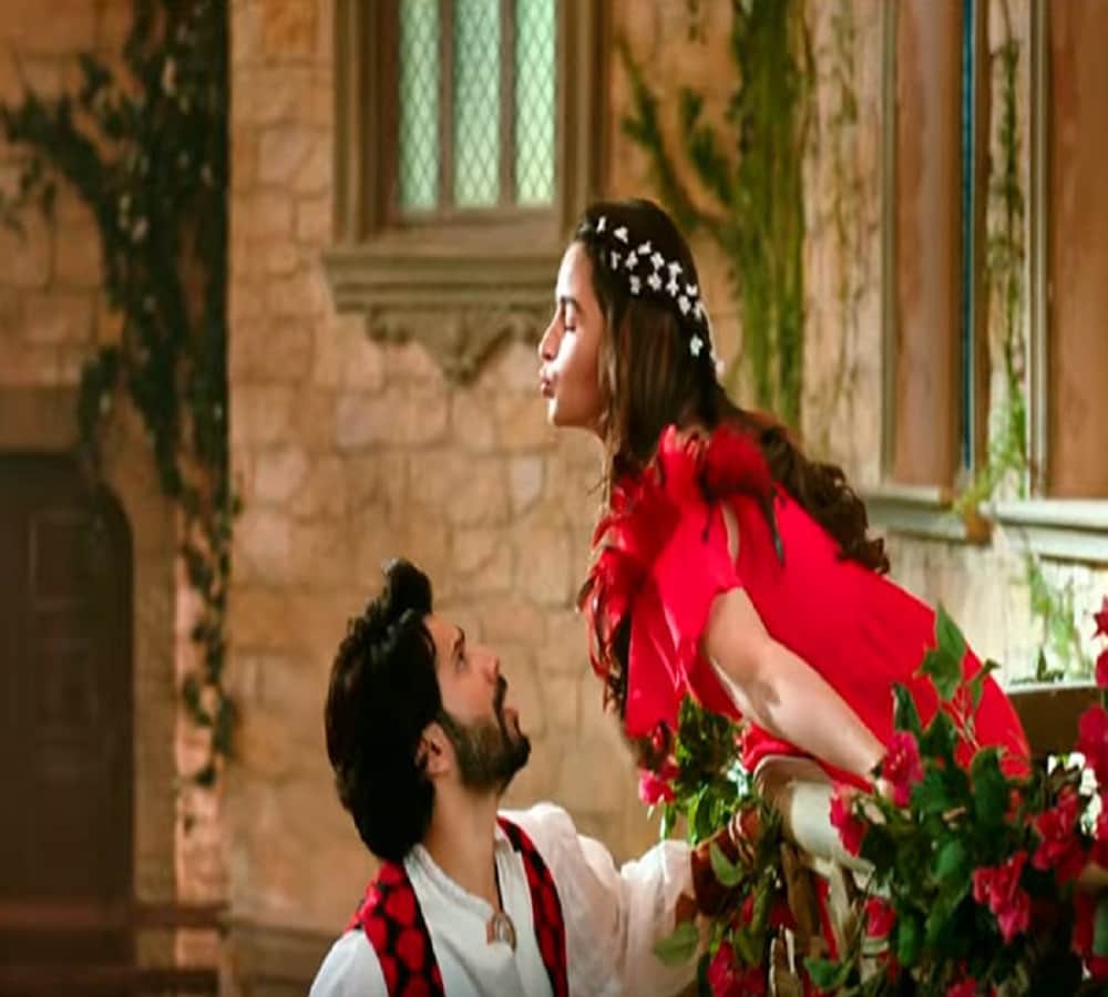 actor varun dhwan refuses to kiss actress aalia bhatt in an ad 
