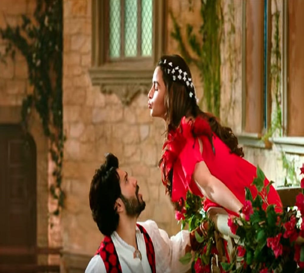  actor varun dhwan refuses to kiss actress aalia bhatt in an ad 