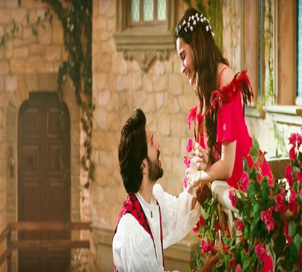  actor varun dhwan refuses to kiss actress aalia bhatt in an ad 