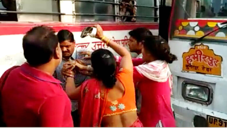 wife beated her husband with her daughter