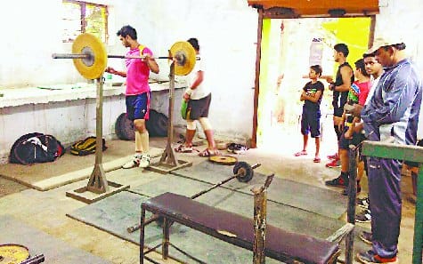 Weightlifting Hall made of junk house Players left the practice