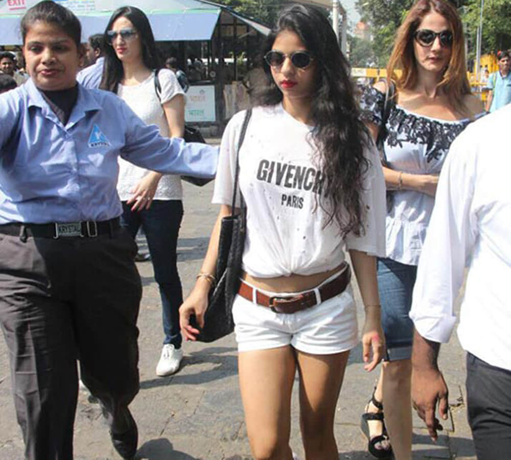 Suhana Khan with Ananya Pandey and Shanaya Kapoor at Shah Rukh Khan birthday bash Alibaug