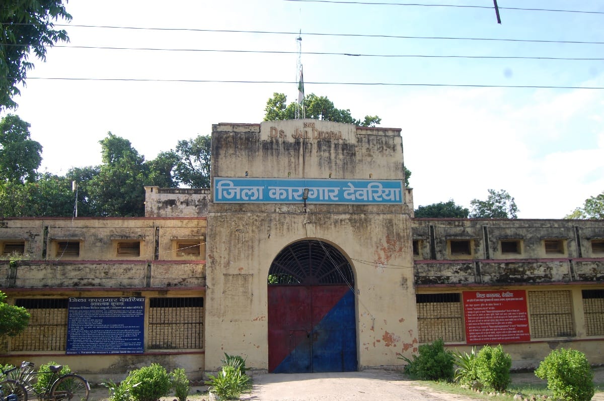 जेल में छापामारी से पहले लीक हुई सूचना